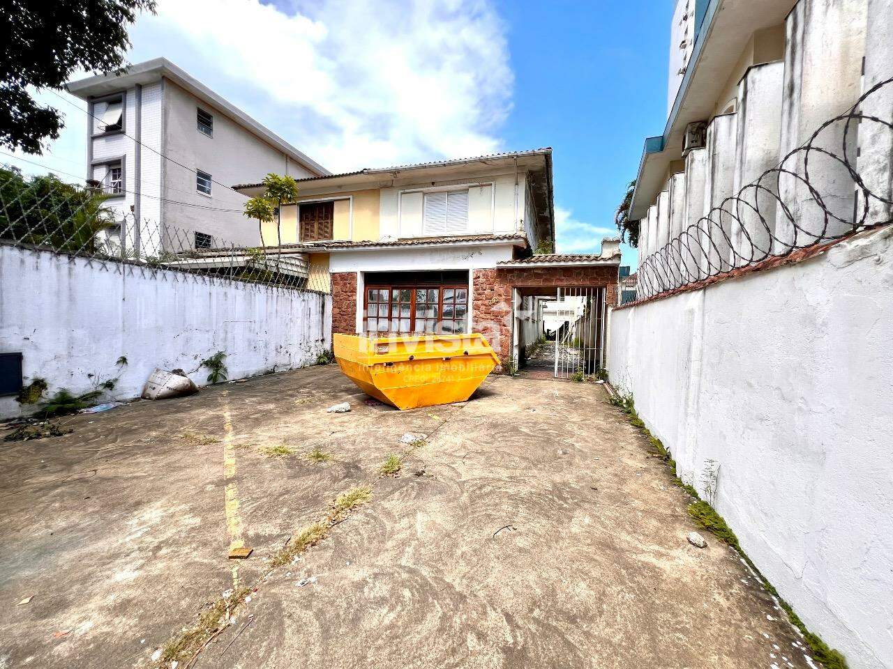 Oportunidade Rara no Boqueirão – Casa em Terreno Amplo com Potencial Residencial e Comercial!