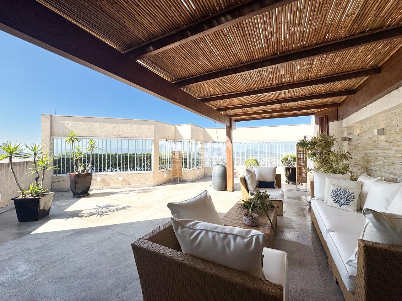 Cobertura à venda no bairro Ponta da Praia