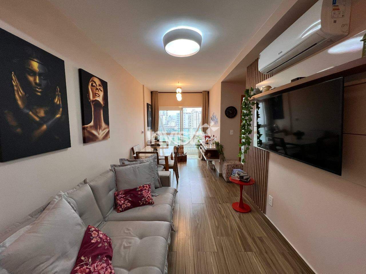 Apartamento à venda no bairro Embaré