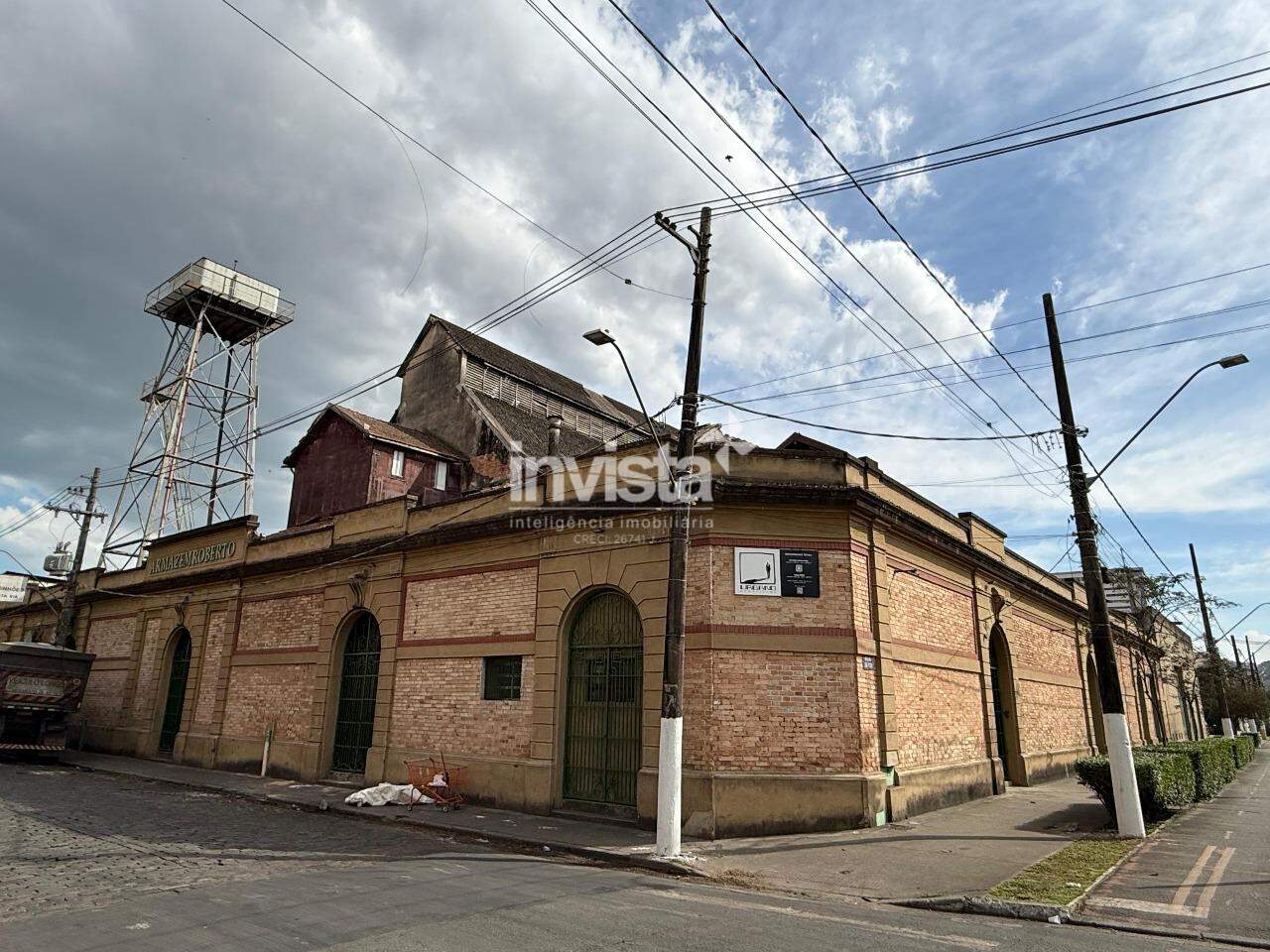 Amplo armazém para locação – estrutura completa com 4.515m² no Centro de Santos