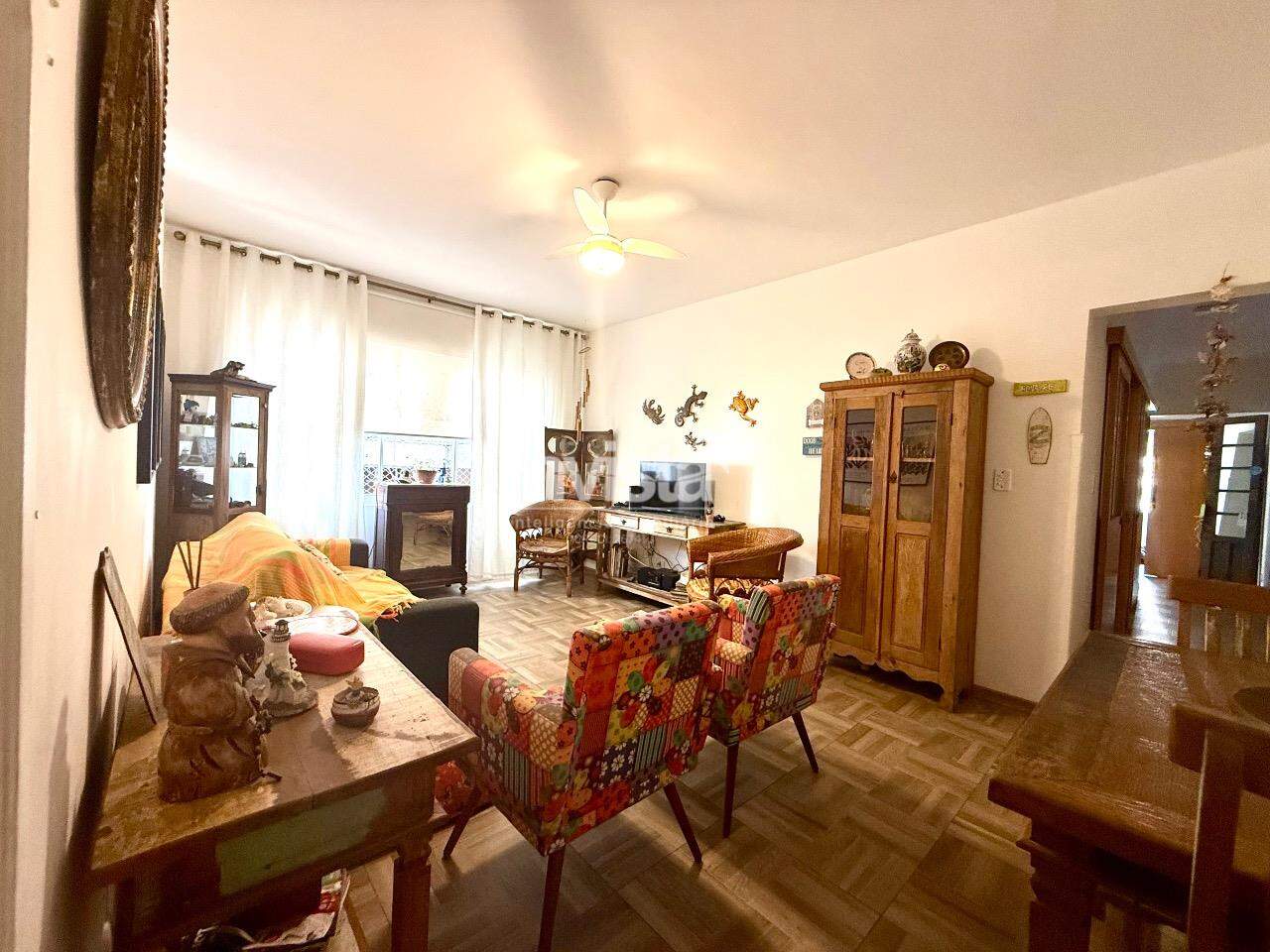 GONZAGA – 107 m², 3 DORMITÓRIOS (1 SUÍTE), DE FRENTE, GARAGEM DEMARCADA E LOCALIZAÇÃO EXCEPCIONAL!