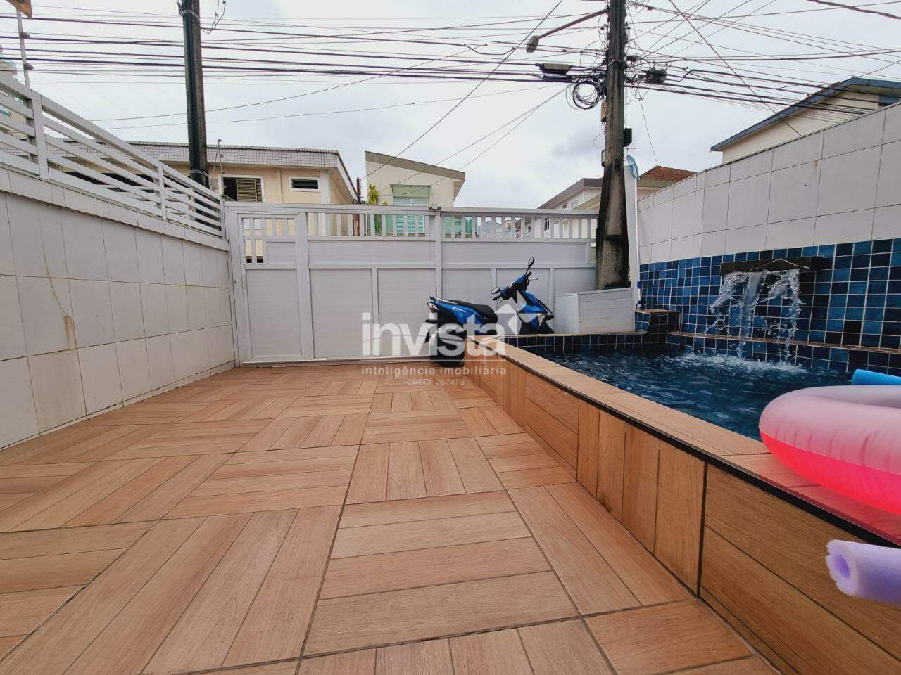 SOBREPOSTA TERREA NA PONTA DA PRAIA COM PISCINA E QUINTAL EM U!