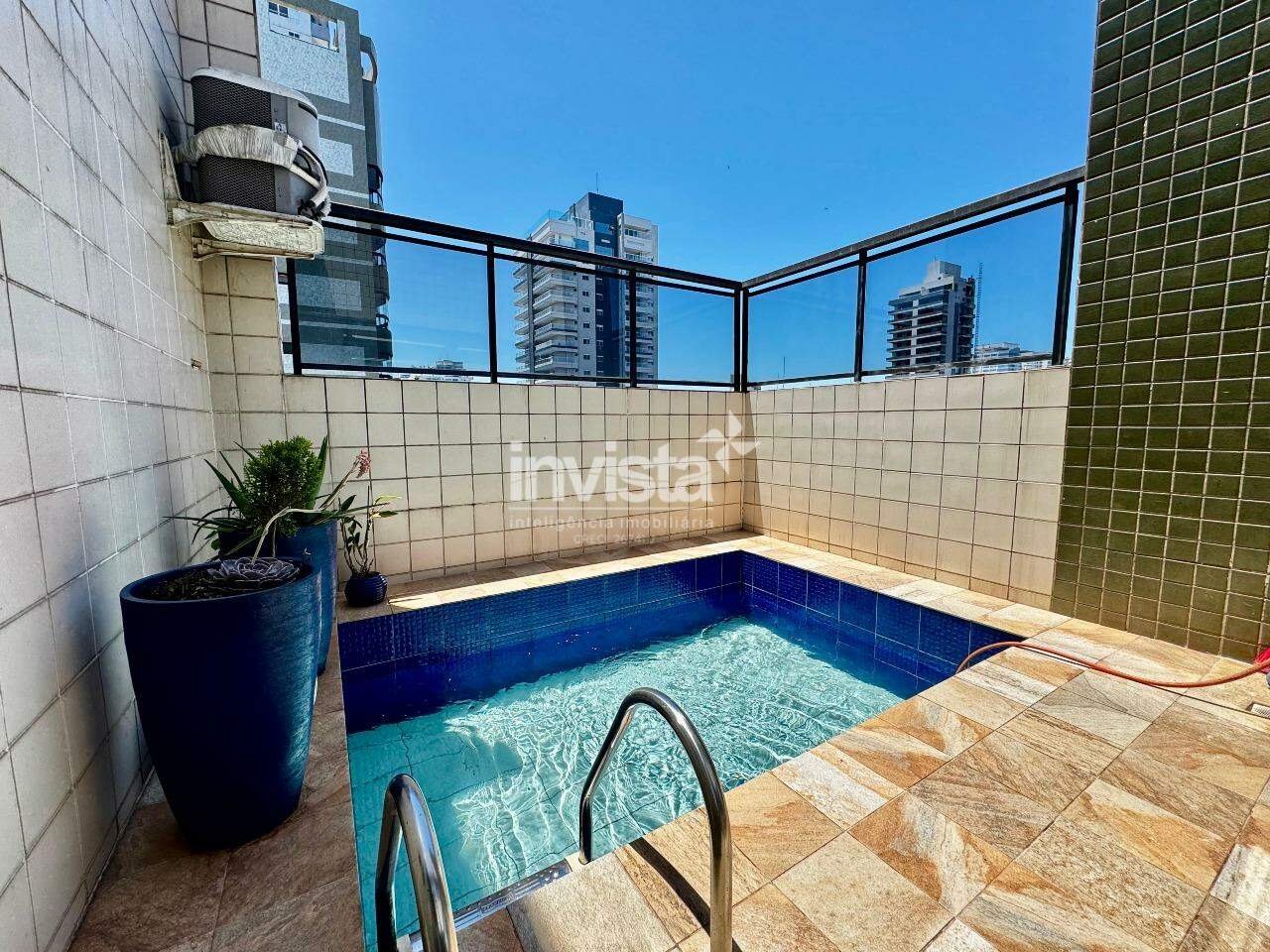 Cobertura à venda no bairro Embaré