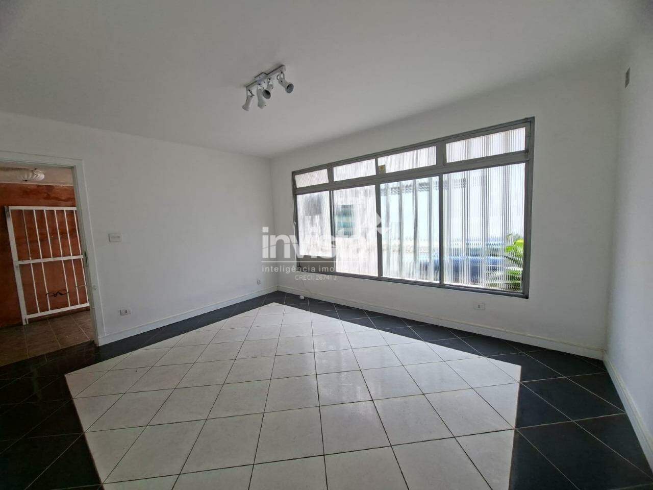 Sobrado Espaçoso Próximo à Praia – Conforto, Amplitude e Localização Privilegiada