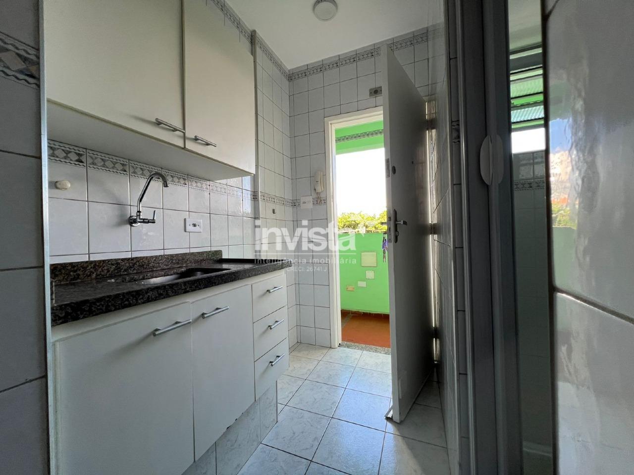 Kitnet para locação na Ponta da Praia – Há 1 quadra da praia