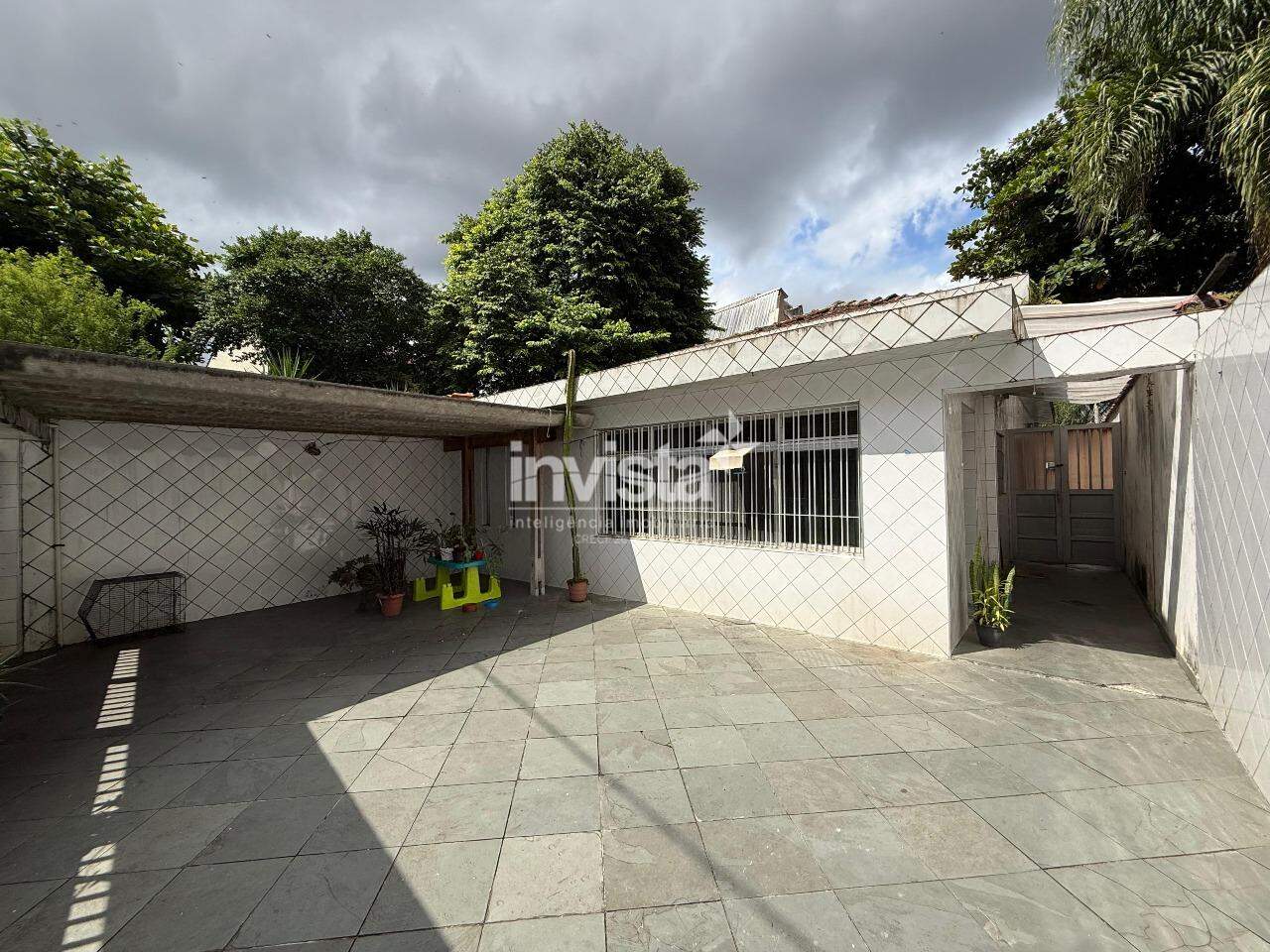 C&oacute;digo: 40526 R$ 900.000,00 Casa &agrave; venda no bairro Encruzilhada 154 m&sup2; 3 quartos 2 vagas - Santos