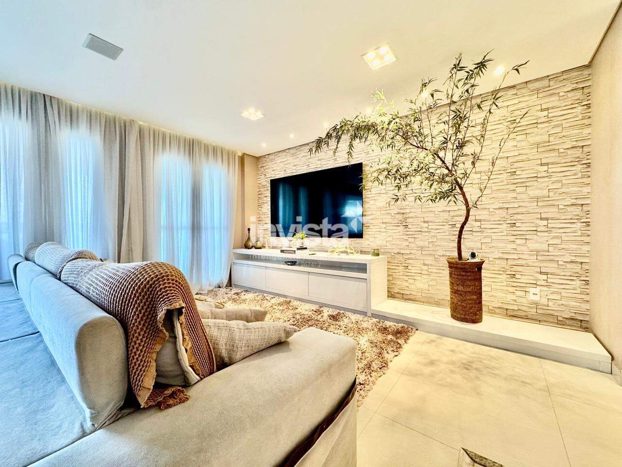 Apartamento para alugar em Santos-SP no bairro Gonzaga, com 3 dormit&oacute;rios e 178m&sup2; - Santos