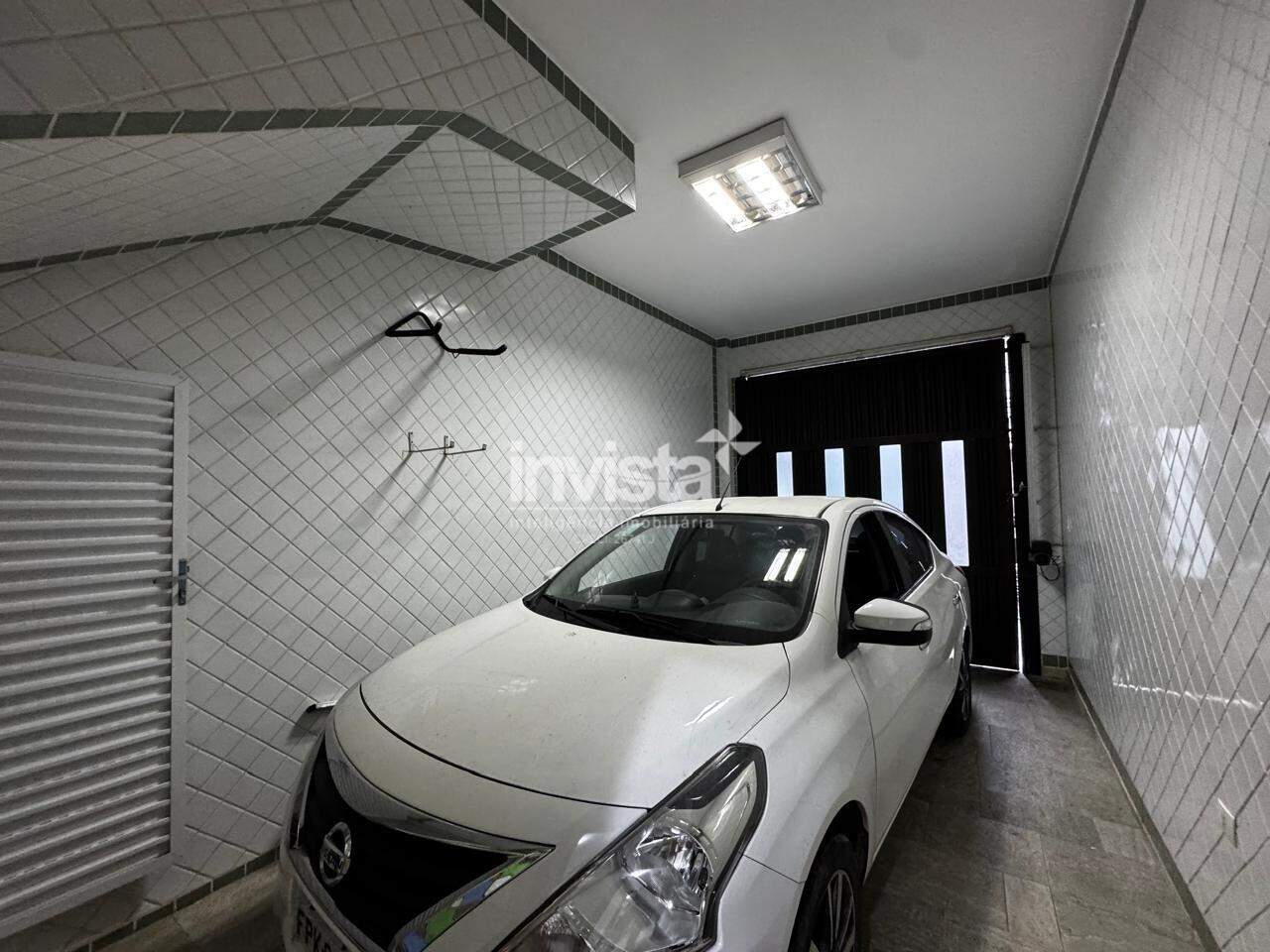 Casa para alugar em Santos-SP no bairro Gonzaga, com 5 dormit&oacute;rios e 250m&sup2; - Santos