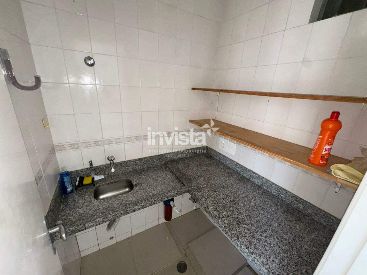 Sala Comercial para alugar em Santos-SP no bairro Embar&eacute;, com 0 dormit&oacute;rio e 53m&sup2; - Santos