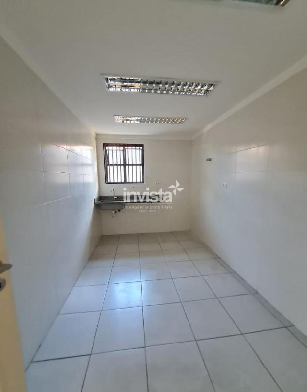 Sala Comercial para Aluguel | 382 m&sup2; no Boqueir&atilde;o, Santos &ndash; 2 Banheiros e Ar Condicionado - Santos
