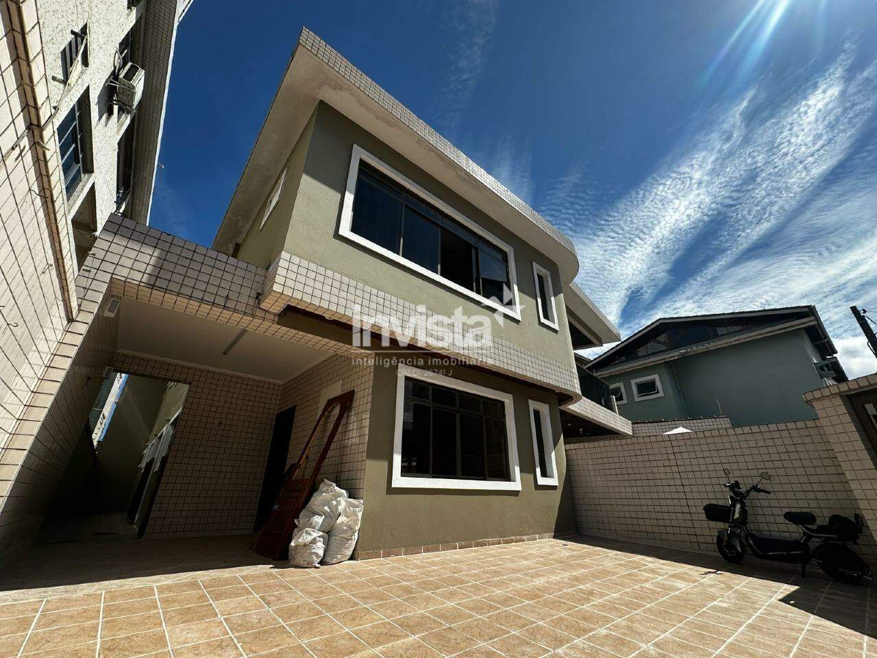 C&oacute;digo: 41394 R$ 6.200,00 Casa Sobreposta Baixa para alugar no bairro Ponta da Praia 177 m&sup2; 3 quartos 2 vagas - Santos