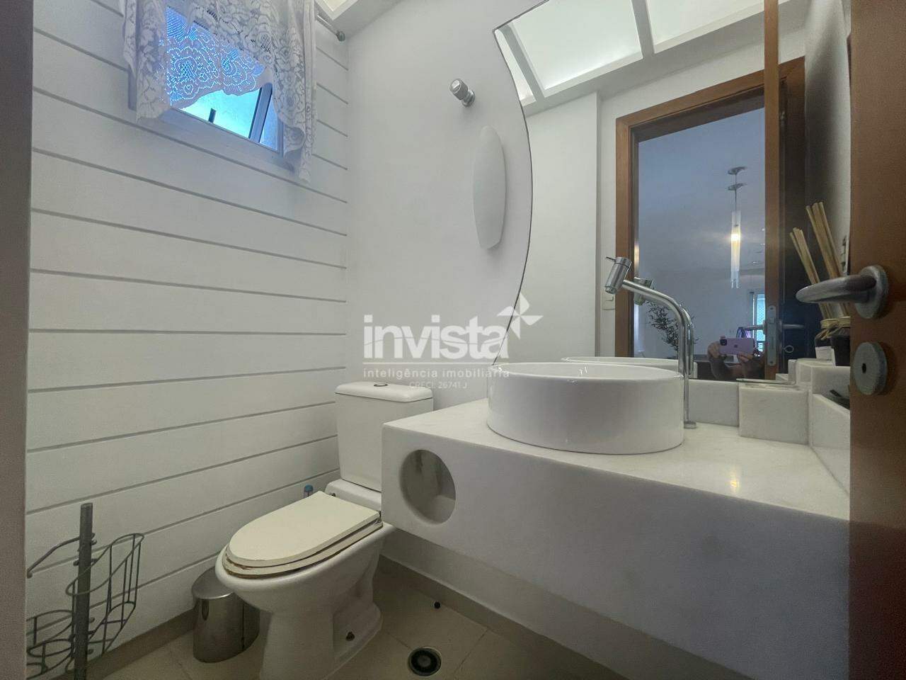 Apartamento para alugar em Santos-SP no bairro Gonzaga, com 3 dormit&oacute;rios e 188m&sup2; - Santos