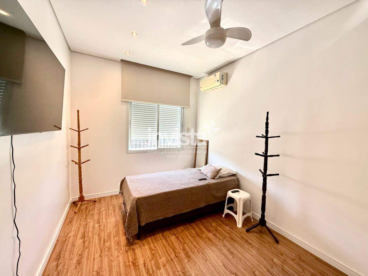 Casa &agrave; venda no bairro Encruzilhada - Santos