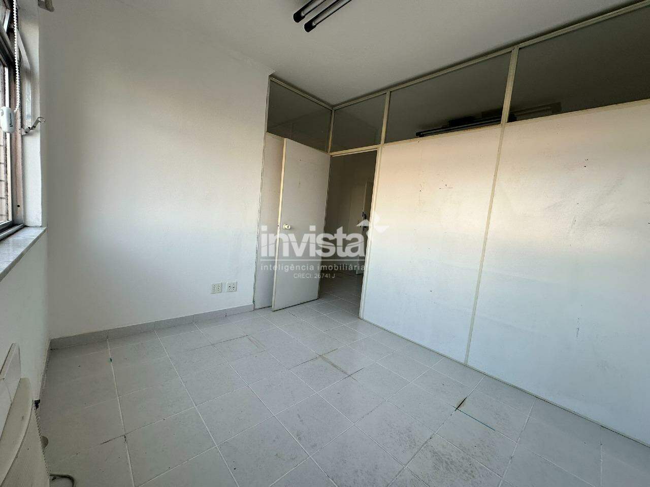 Sala Comercial para alugar em Santos-SP no bairro Embar&eacute;, com 0 dormit&oacute;rio e 40m&sup2; - Santos