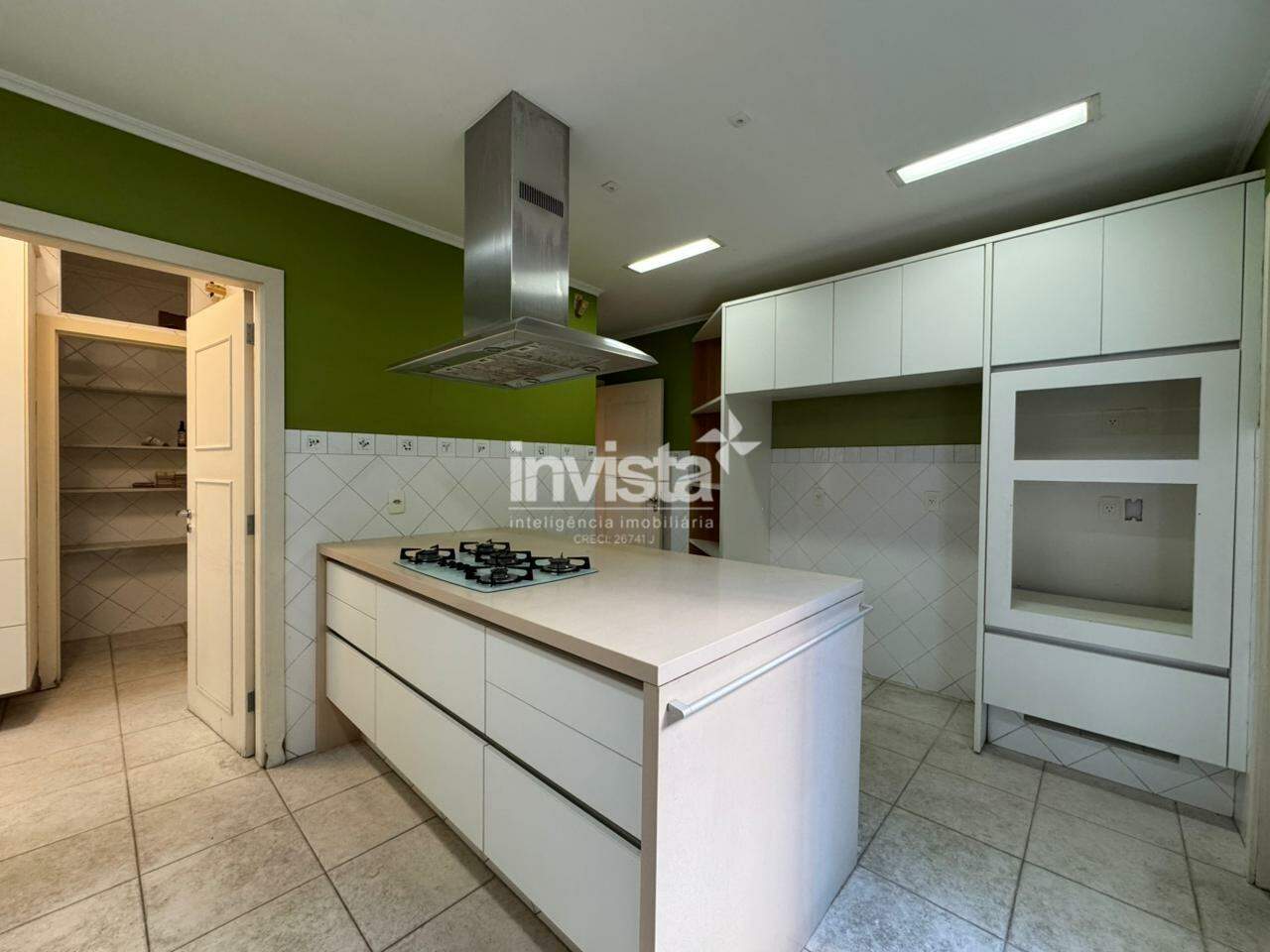 Casa &agrave; venda em Santos-SP no bairro Gonzaga, com 3 dormit&oacute;rios e 216m&sup2; - Santos