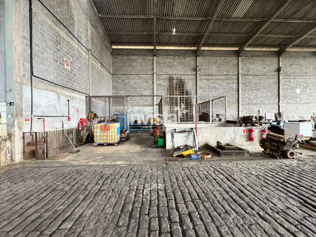 Galp&atilde;o Comercial de 2.500 m&sup2; para Loca&ccedil;&atilde;o no Macuco &ndash; Santos - Santos