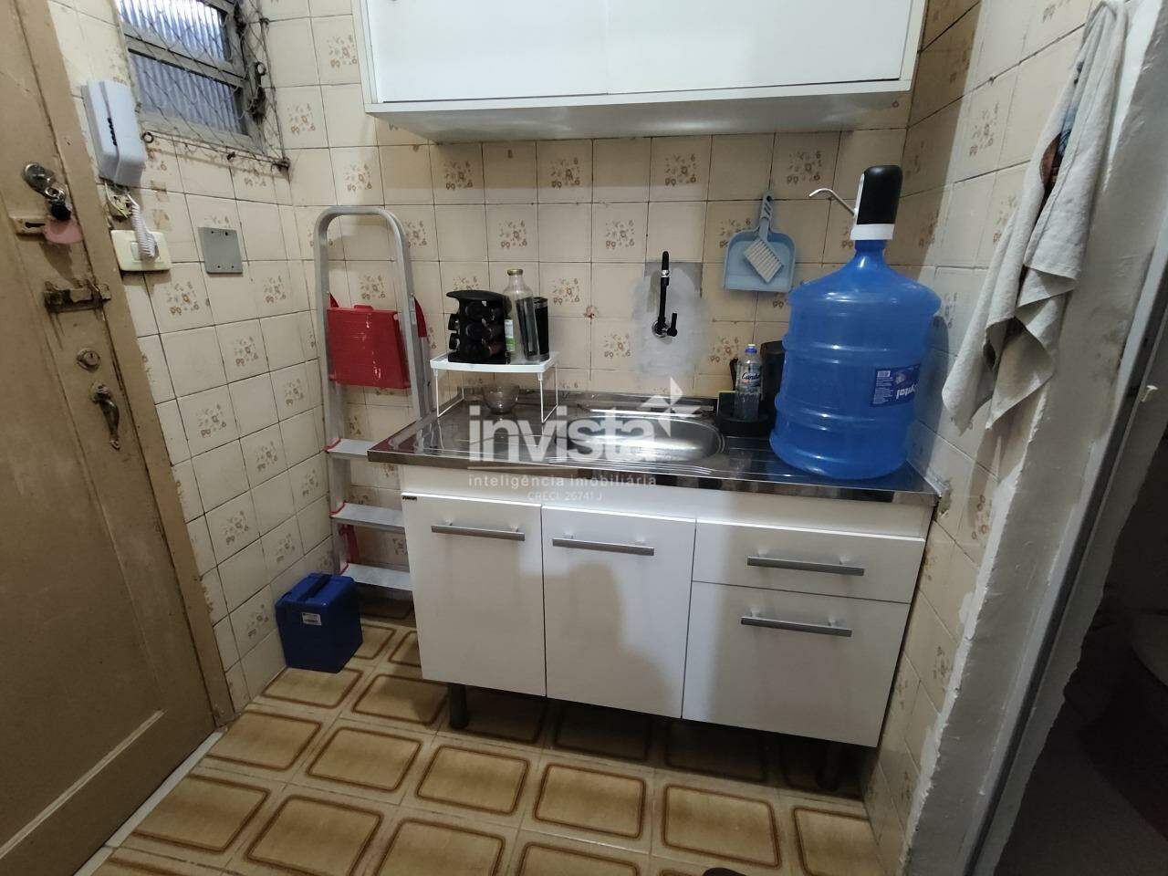 Kitnet para alugar em Santos-SP no bairro Gonzaga, com 1 dormit&oacute;rio e 30m&sup2; - Santos