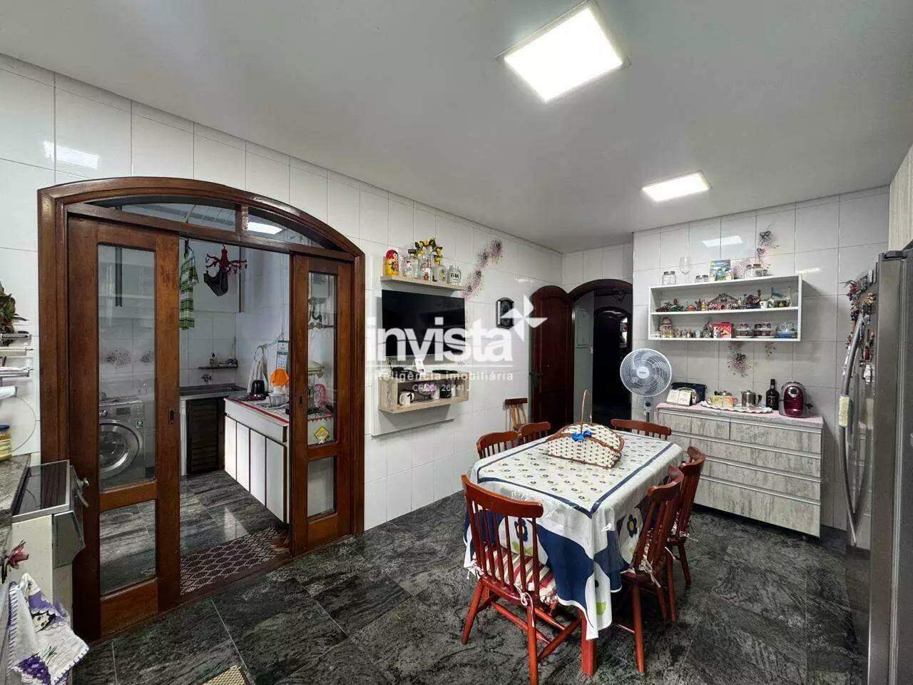 Casa para alugar em Santos-SP no bairro Embar&eacute;, com 4 dormit&oacute;rios e 351m&sup2; - Santos