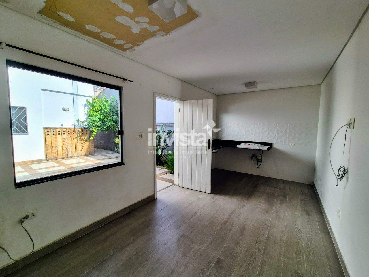 Casa &agrave; venda em Santos-SP no bairro Ponta da Praia, com 3 dormit&oacute;rios e 250m&sup2; - Santos