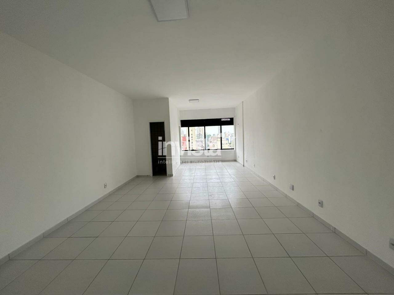 C&oacute;digo: 42018 R$ 2.500,00 Sala Comercial para alugar em Santos-SP no bairro Aparecida, com 0 dormit&oacute;rio e 57m&sup2; 57 m&sup2; 0 quartos 0 vagas - Santos