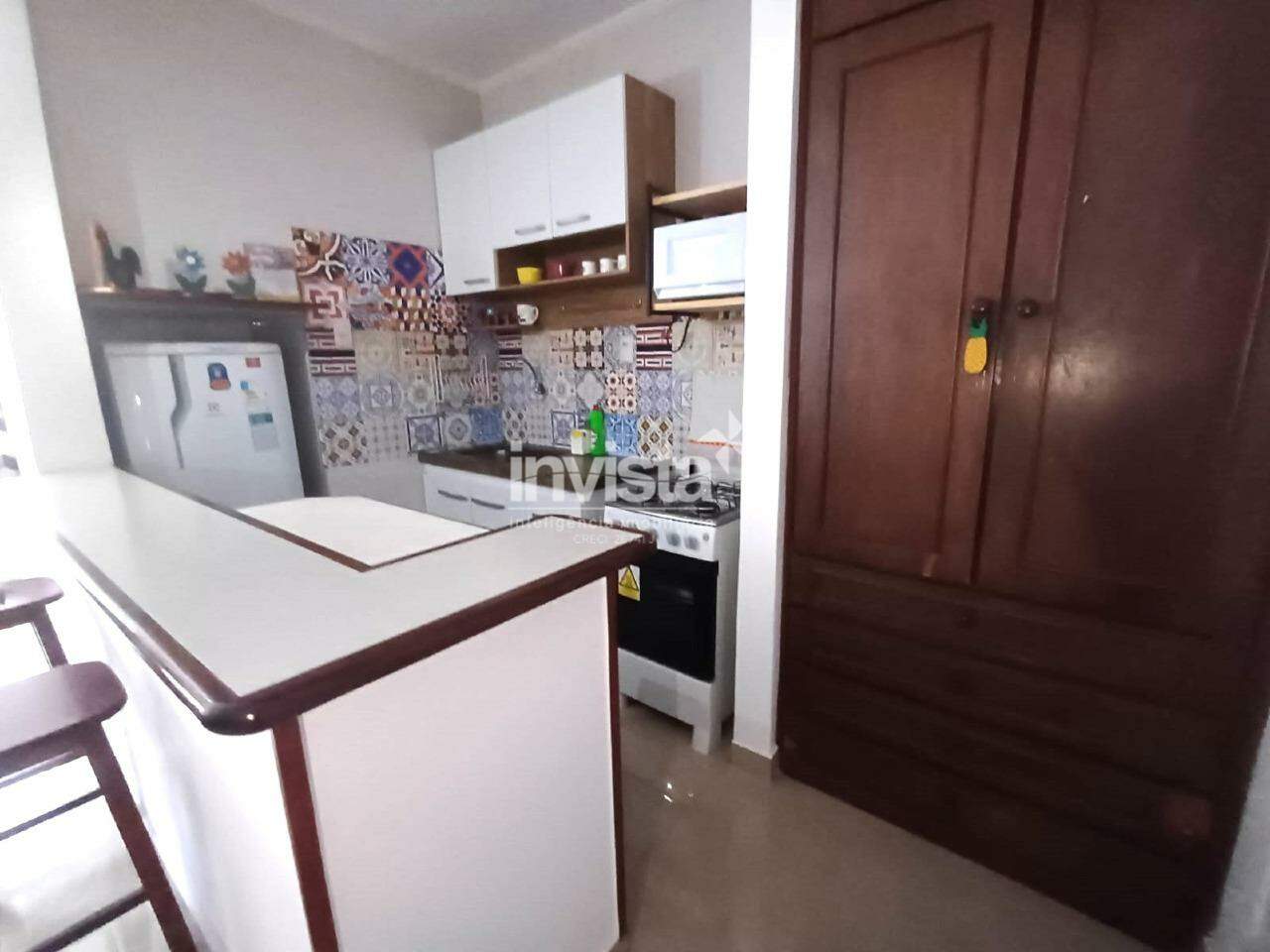 SALA LIVING MOBILIADA NO CORA&Ccedil;&Atilde;O DO GONZAGA &ndash; 1 QUADRA DA PRAIA - Santos