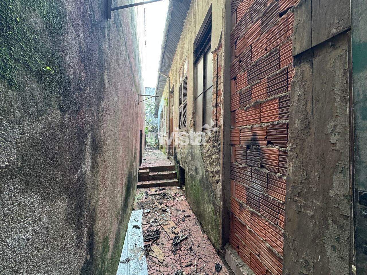 Galp&atilde;o para Aluguel em Santos/SP (Paquet&aacute;) &mdash; 200 m&sup2; - Santos
