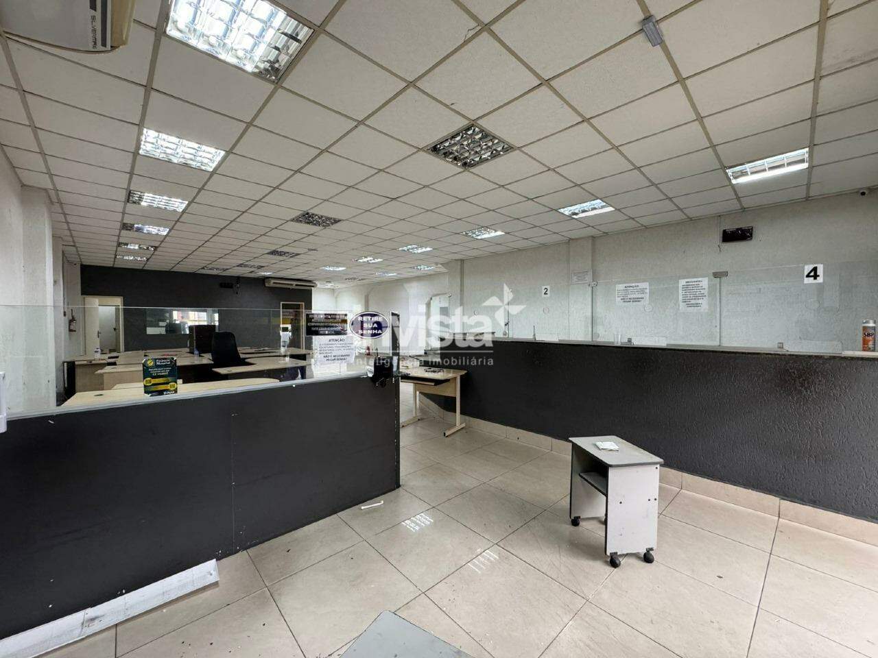 Loja / Ponto Comercial com 257m&sup2; para Alugar no Centro em Santos - Santos