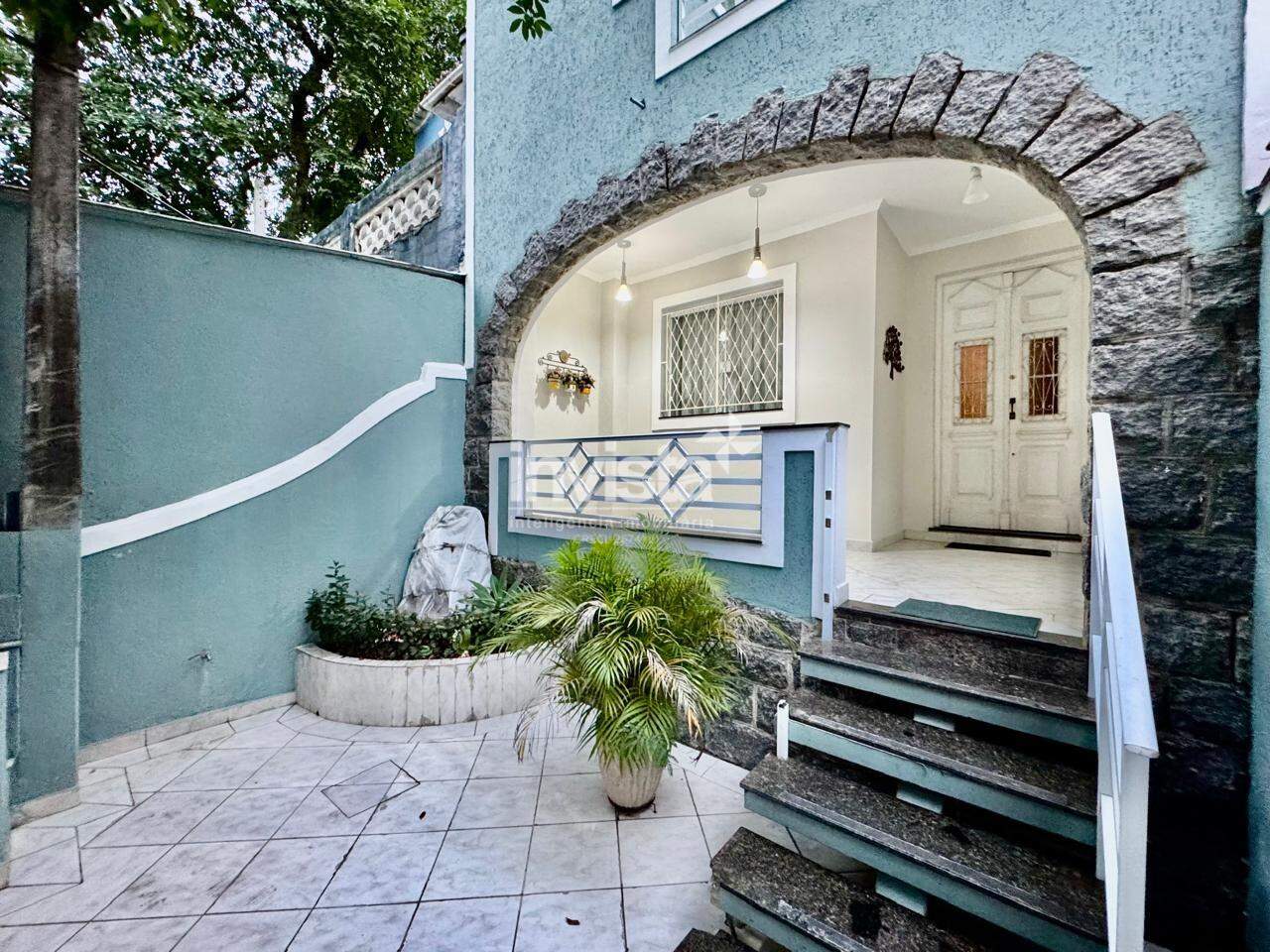 C&oacute;digo: 42494 R$ 1.980.000,00 Casa &agrave; venda em Santos-SP no bairro Pomp&eacute;ia, com 4 dormit&oacute;rios e 176m&sup2; 176 m&sup2; 4 quartos 1 vaga - Santos