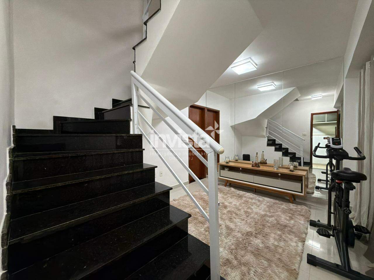 C&oacute;digo: 42598 R$ 850.000,00 Casa &agrave; venda em Santos-SP no bairro Macuco, com 3 dormit&oacute;rios e 120m&sup2; 120 m&sup2; 3 quartos 2 vagas - Santos