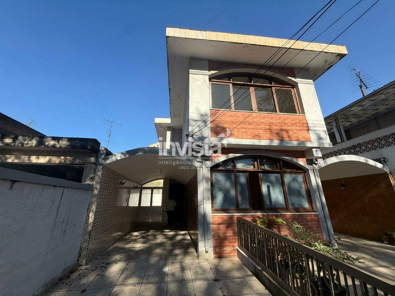 C&oacute;digo: 42823 R$ 4.400,00 Casa Sobreposta Alta para alugar em Santos-SP no bairro Aparecida, com 2 dormit&oacute;rios e 120m&sup2; 120 m&sup2; 2 quartos 2 vagas - Santos