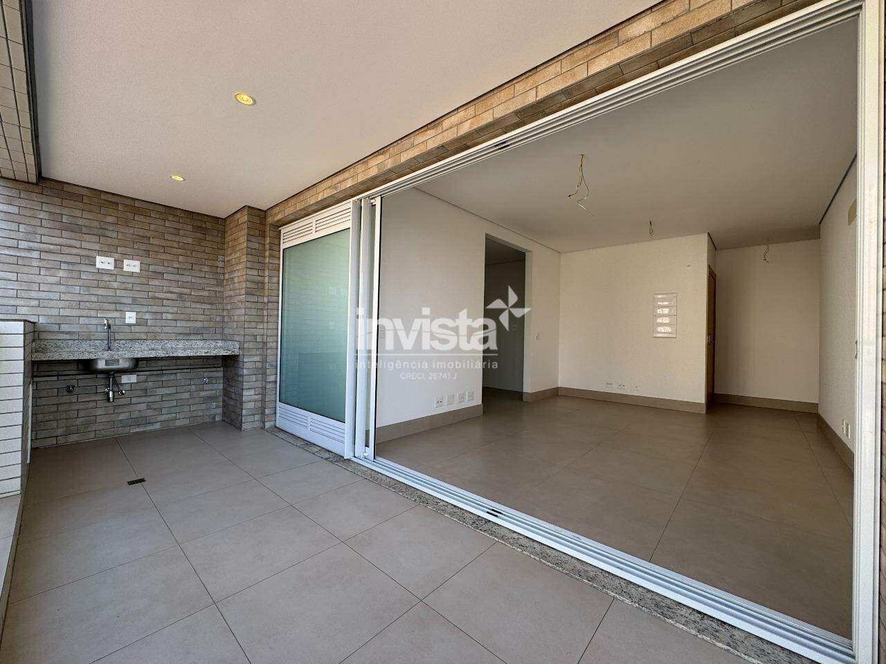 Apartamento 2 Dorms (1 Su&iacute;te) com Varanda e 1 Vaga, com Vista Livre &ndash; Ponta da Praia, Santos/SP - Santos
