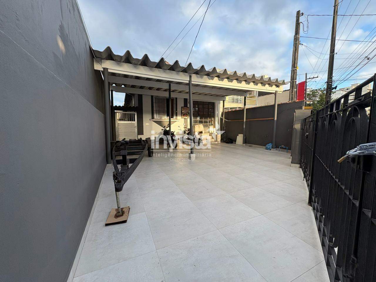 C&oacute;digo: 42920 R$ 1.050.000,00 Casa &agrave; venda em Santos-SP no bairro Macuco, com 2 dormit&oacute;rios e 242m&sup2; 242 m&sup2; 2 quartos 4 vagas - Santos
