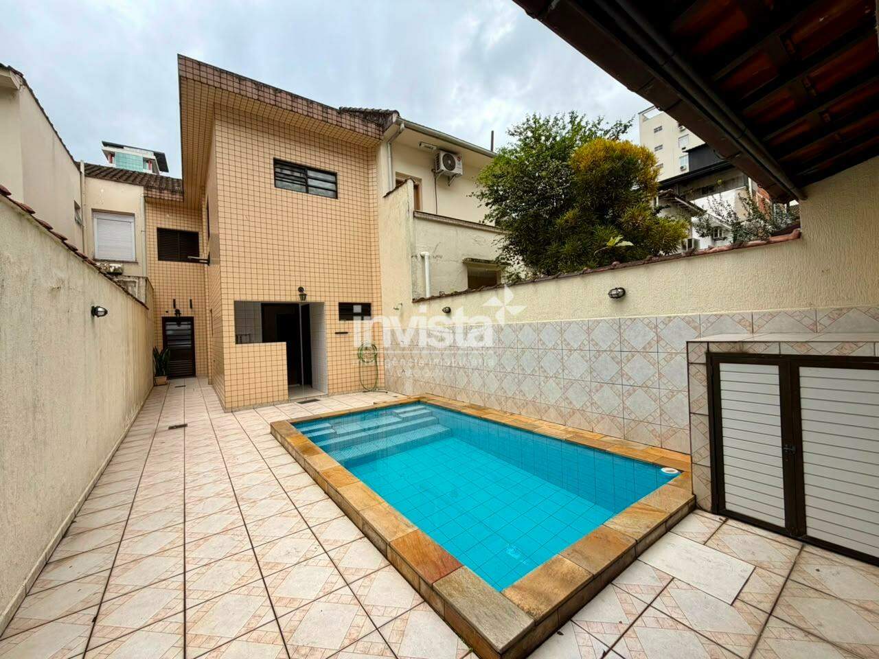 C&oacute;digo: 43327 R$ 1.700.000,00 Casa &agrave; venda em Santos-SP no bairro Gonzaga, com 3 dormit&oacute;rios e 148m&sup2; 148 m&sup2; 3 quartos 2 vagas - Santos