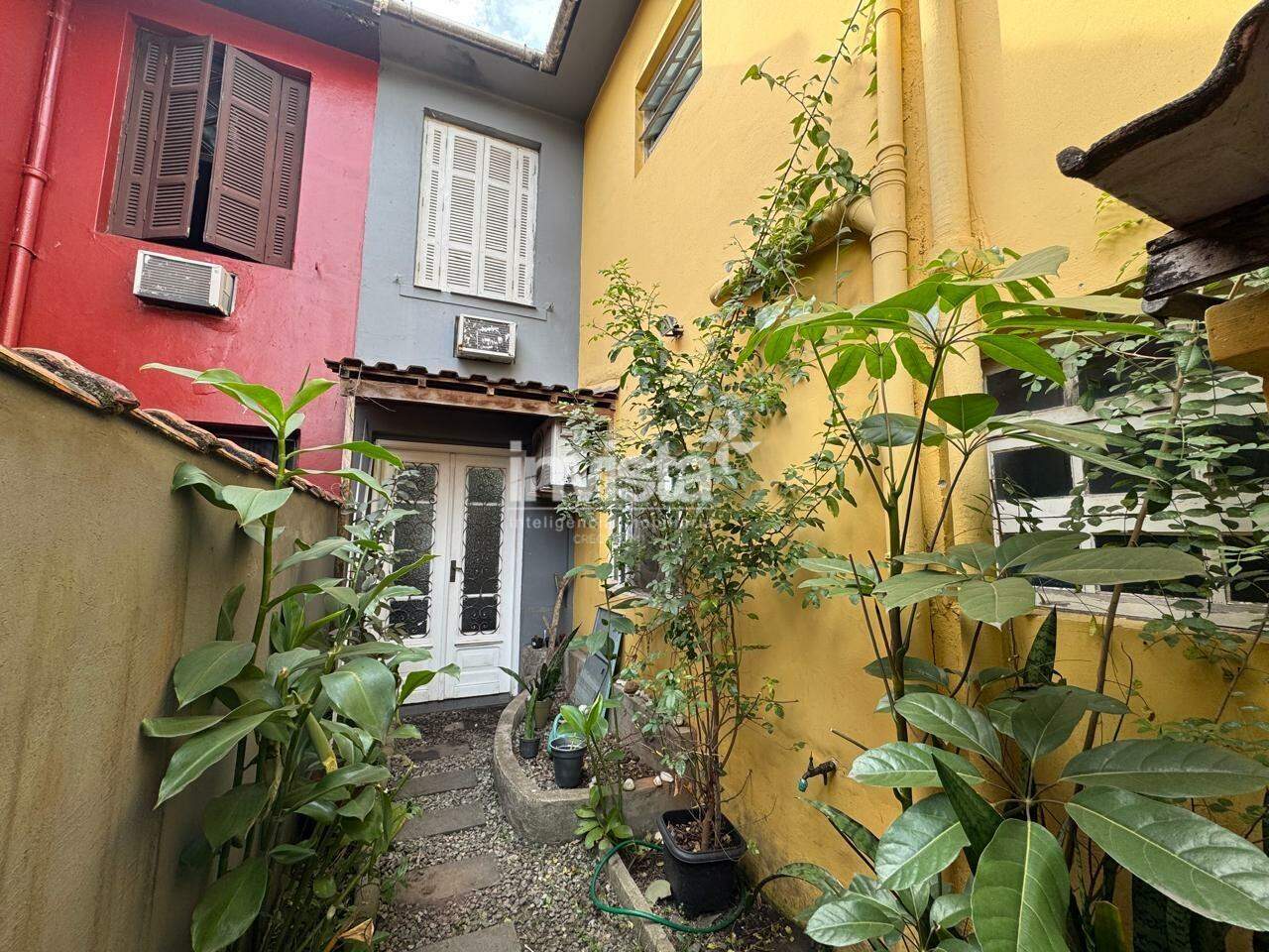 C&oacute;digo: 43513 R$ 650.000,00 Casa &agrave; venda em Santos-SP no bairro Encruzilhada, com 3 dormit&oacute;rios e 207m&sup2; 207 m&sup2; 3 quartos 0 vagas - Santos