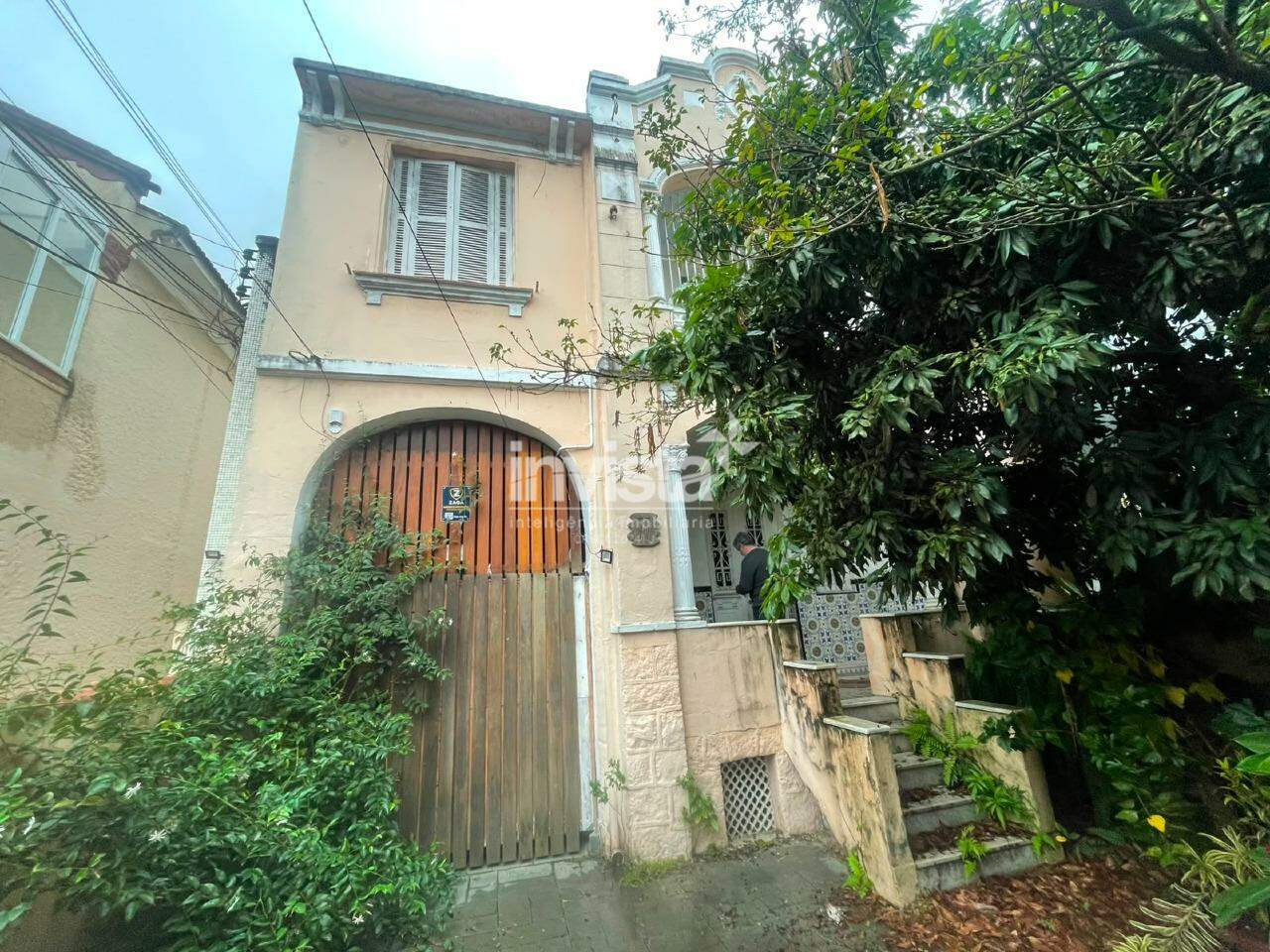 C&oacute;digo: 43523 R$ 8.500,00 Casa para alugar em Santos-SP no bairro Gonzaga, com 4 dormit&oacute;rios e 239m&sup2; 239 m&sup2; 4 quartos 2 vagas - Santos