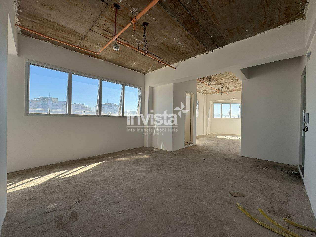 C&oacute;digo: 43552 R$ 800.000,00 Sala Comercial &agrave; venda em Santos-SP no bairro Ponta da Praia, com 0 dormit&oacute;rio e 104m&sup2; 104 m&sup2; 0 quartos 2 vagas - Santos