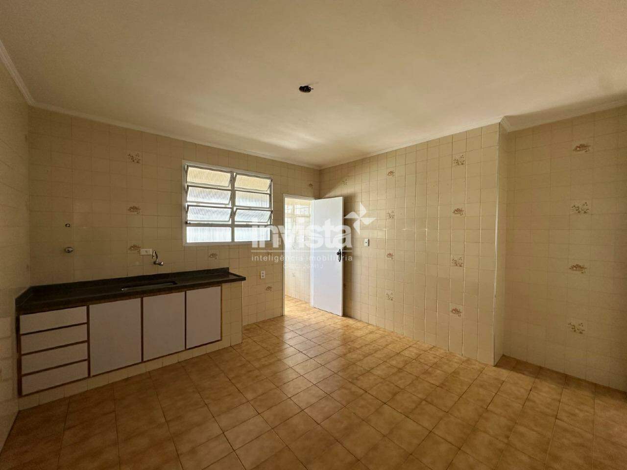 Apartamento amplo para loca&ccedil;&atilde;o no Embar&eacute; &ndash; Santos | 125 m&sup2; | 1 quadra da praia - Santos
