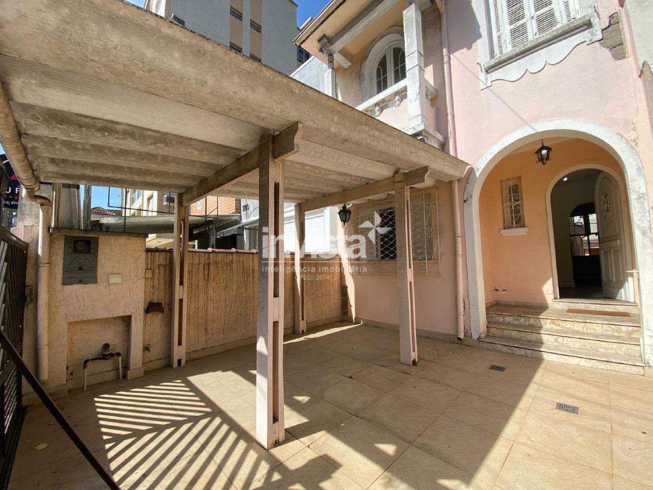 C&oacute;digo: 43812 R$ 8.000,00 Casa para alugar em Santos-SP no bairro Boqueir&atilde;o, com 4 dormit&oacute;rios e 350m&sup2; 350 m&sup2; 4 quartos 2 vagas - Santos