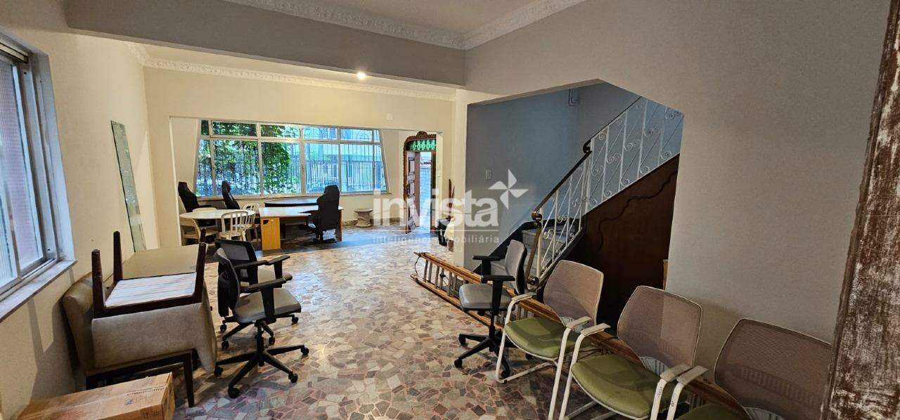 Casa Isolada Comercial no Gonzaga (Santos) &ndash; 3 Dorms, 1 Su&iacute;te | Quintal e Jardim - Santos