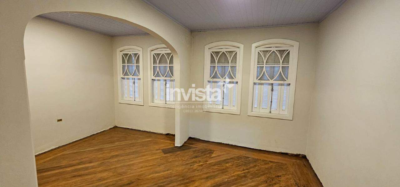 Casa Isolada Comercial no Gonzaga (Santos) &ndash; 3 Dorms, 1 Su&iacute;te | Quintal e Jardim - Santos