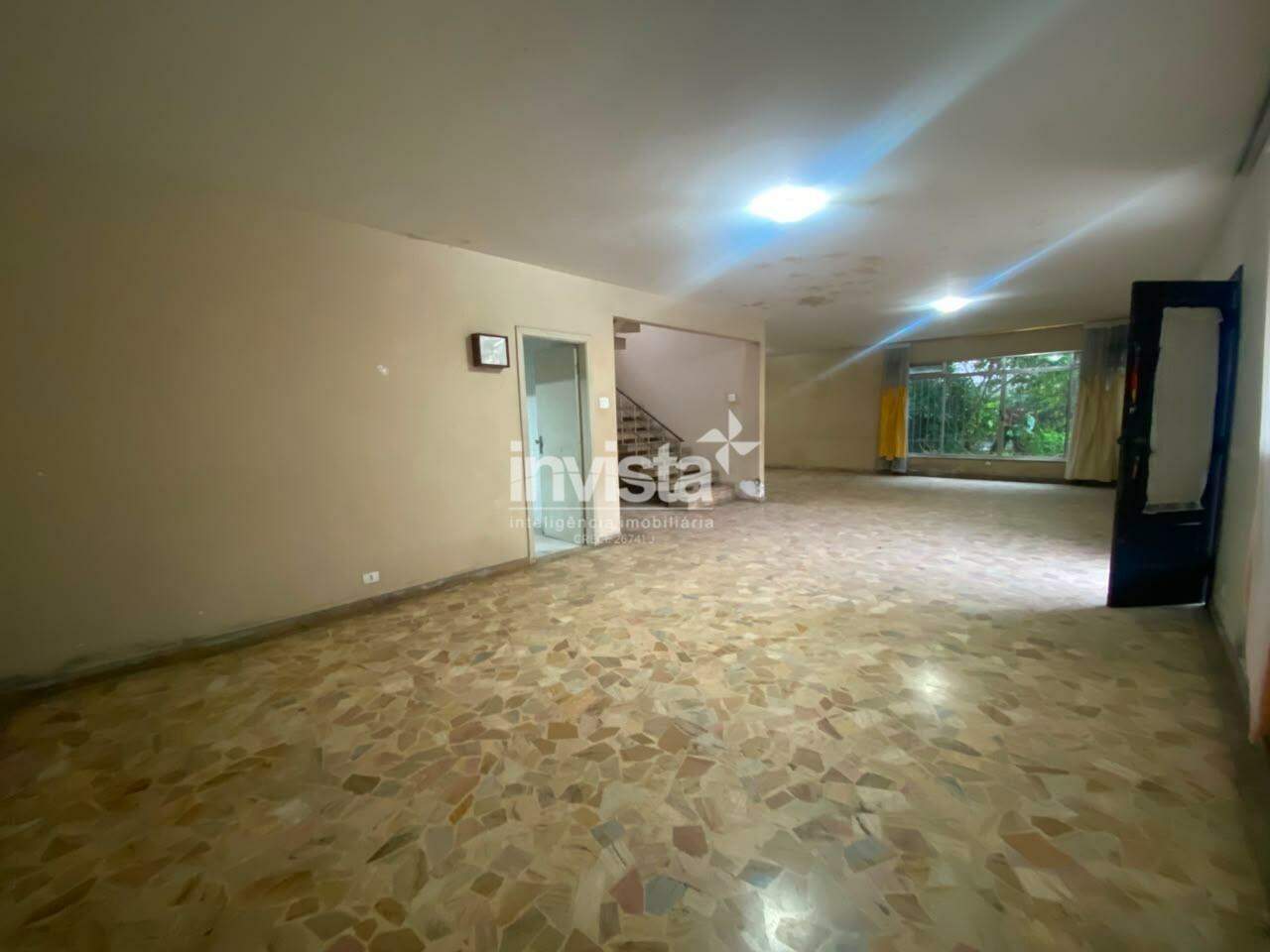 ALUGA-SE CCASA &ndash; PONTA DA PRAIA 365m&sup2; &ndash; 5 Quartos sendo 2 Su&iacute;tes com Closet - Santos