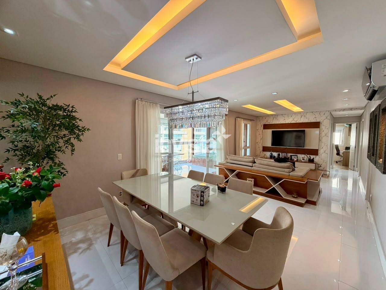 C&oacute;digo: 44174 R$ 1.950.000,00 Apartamento &agrave; venda em Santos-SP no bairro Ponta da Praia, com 3 dormit&oacute;rios e 132m&sup2; 132 m&sup2; 3 quartos 2 vagas - Santos