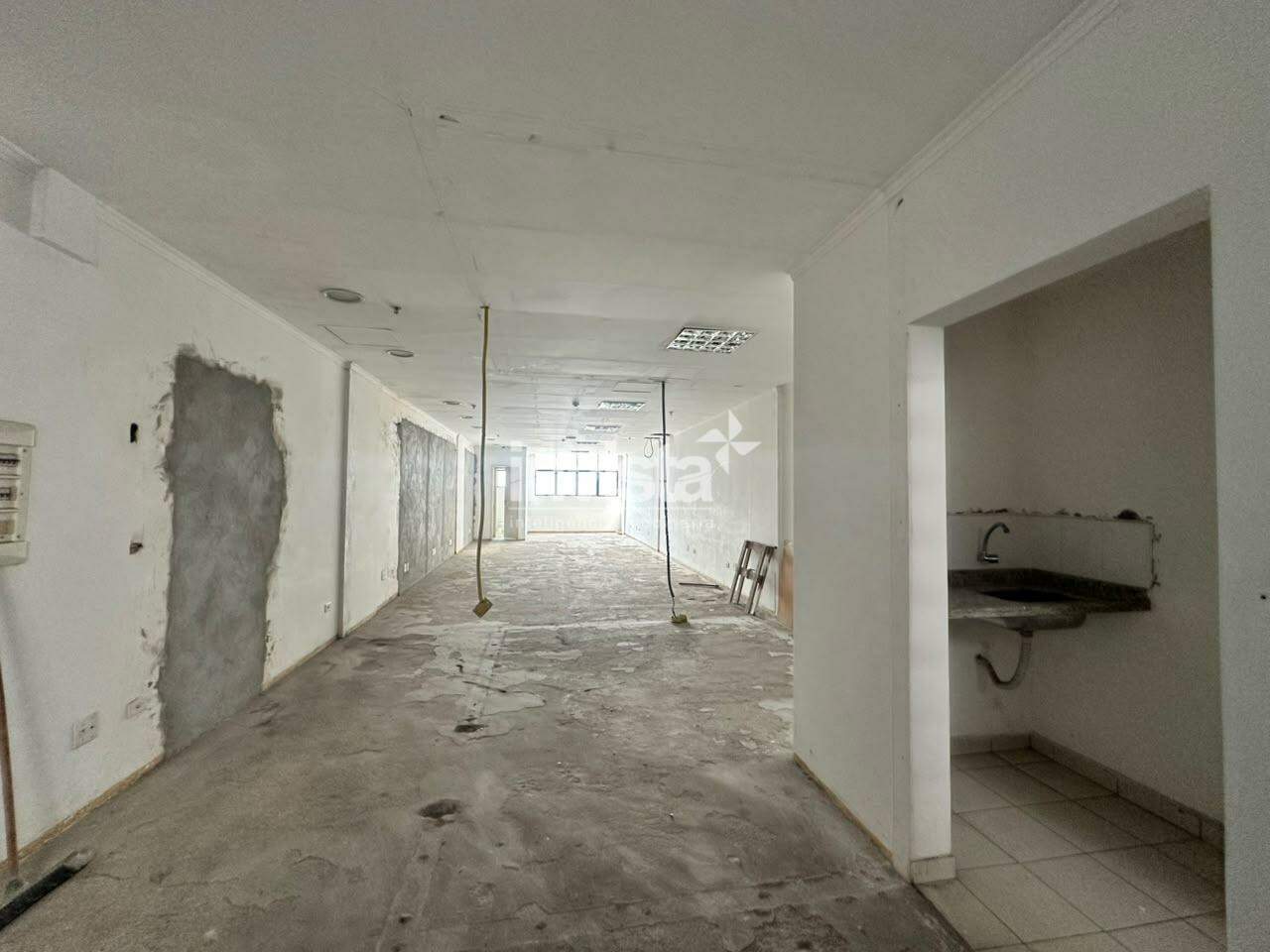 C&oacute;digo: 44982 R$ 3.100,00 Sala Comercial para alugar em Santos-SP no bairro CENTRO, com 0 dormit&oacute;rio e 75m&sup2; 75 m&sup2; 0 quartos 1 vaga - Santos