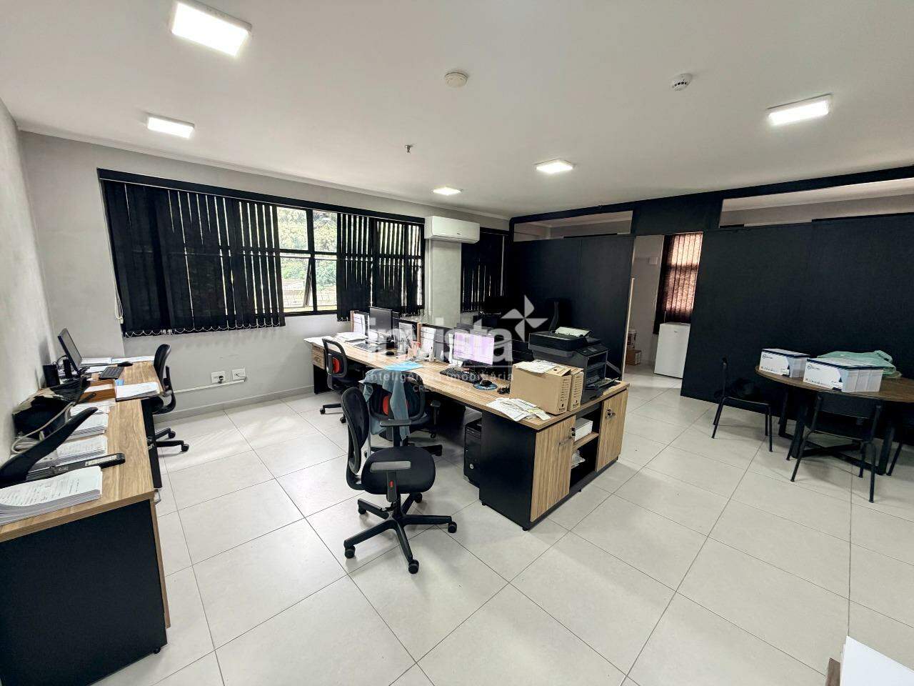 C&oacute;digo: 45256 R$ 400.000,00 Sala Comercial &agrave; venda em Santos-SP no bairro Marap&eacute;, com 0 dormit&oacute;rio e 84m&sup2; 84 m&sup2; 0 quartos 1 vaga - Santos