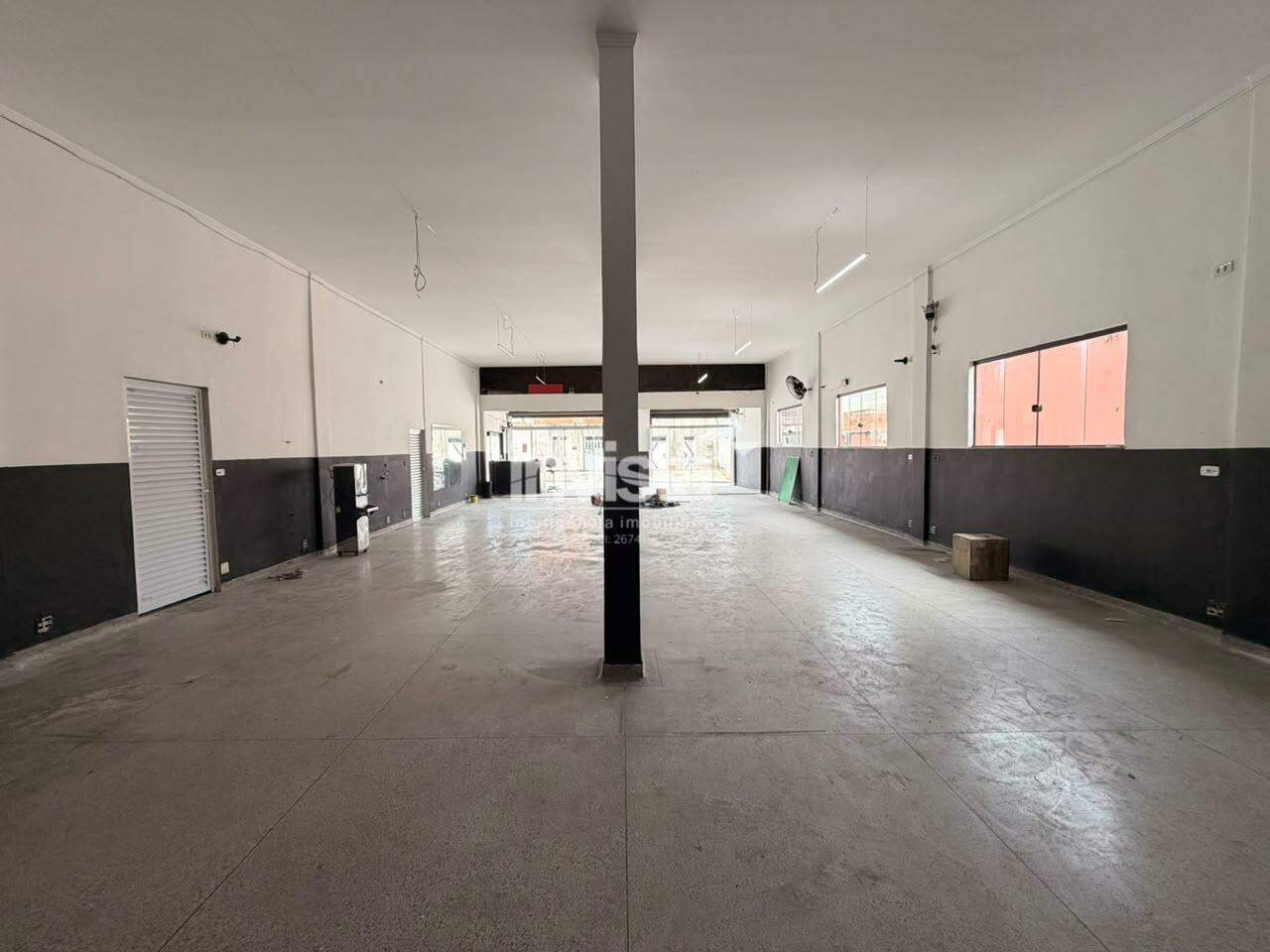 Pr&eacute;dio Comercial para loca&ccedil;&atilde;o no Jardim Rio Branco, 540m&sup2; - Santos