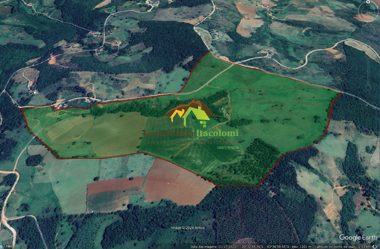 Fazenda à venda no Água Limpa: 