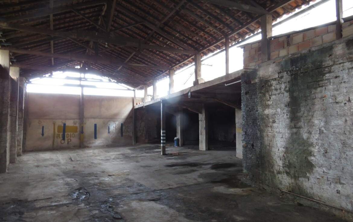 Galpão à venda no Antônio Dias: 