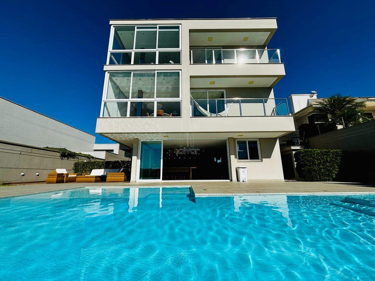Apartamento à venda no Jaraguá Esquerdo: 