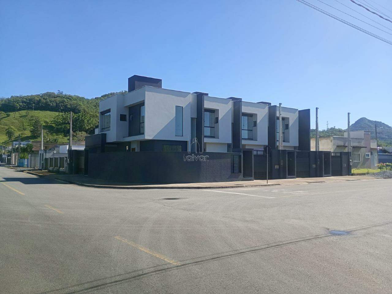 Geminado à venda no Três Rios do Norte: 