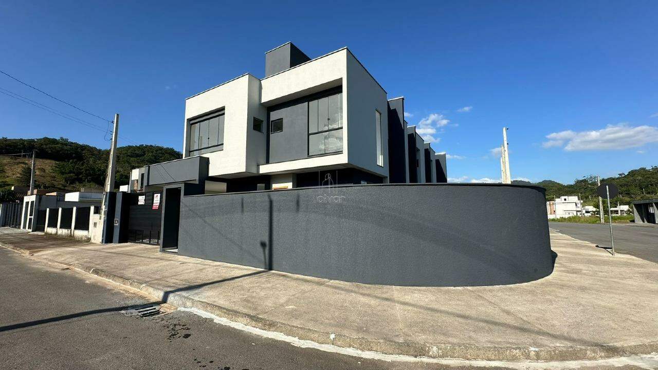 Geminado à venda no Três Rios do Norte: 